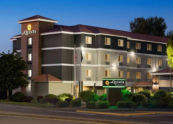 La Quinta By Wyndham Salem Or Hotel