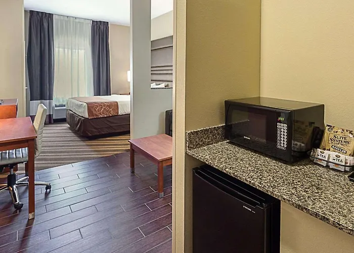 Comfort Suites Near Tanger Outlet Mall