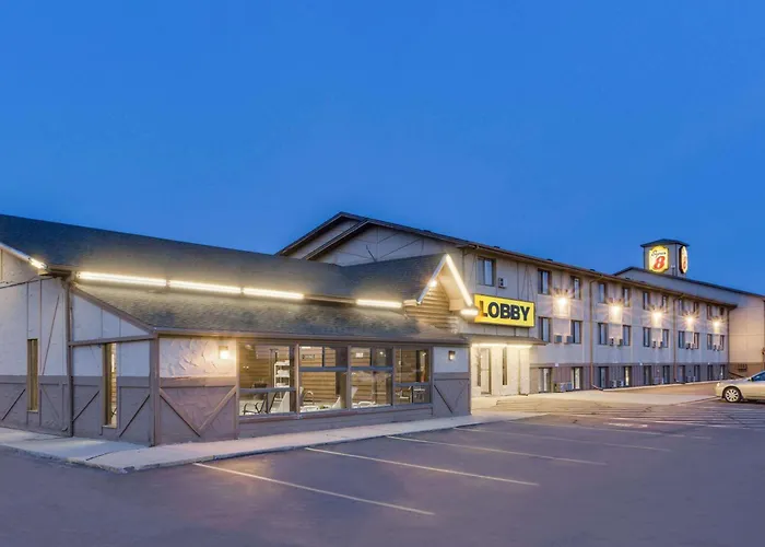 Super 8 By Wyndham Mitchell