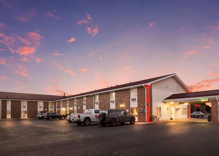 Econo Lodge Inn & Suites Escanaba North