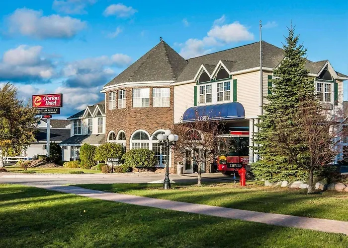 Clarion Hotel Mackinaw City Beachfront