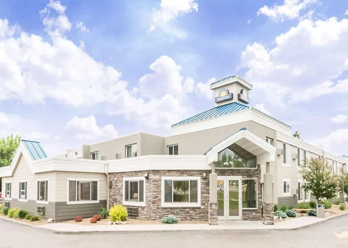 Days Inn By Wyndham Bismarck