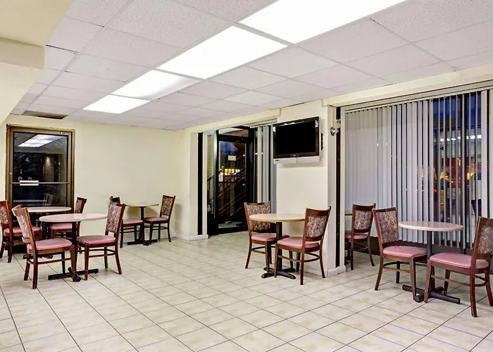 Super 8 By Wyndham Fredericksburg Hotel