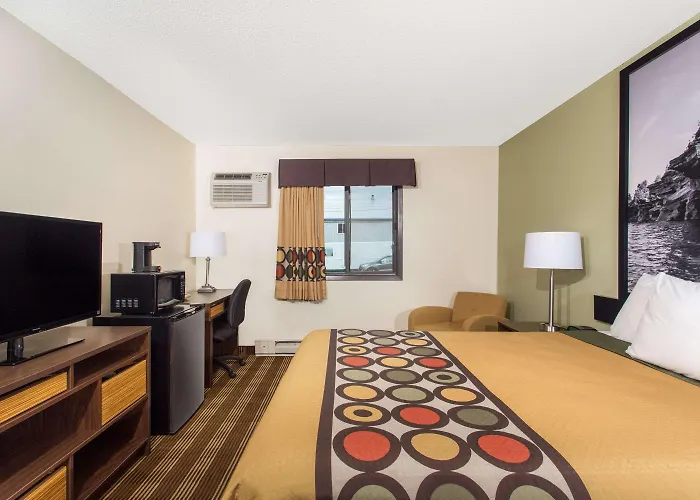 Super 8 By Wyndham Eau Claire I-94 Hotel