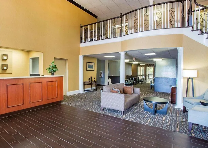 Comfort Inn & Suites At Stone Mountain