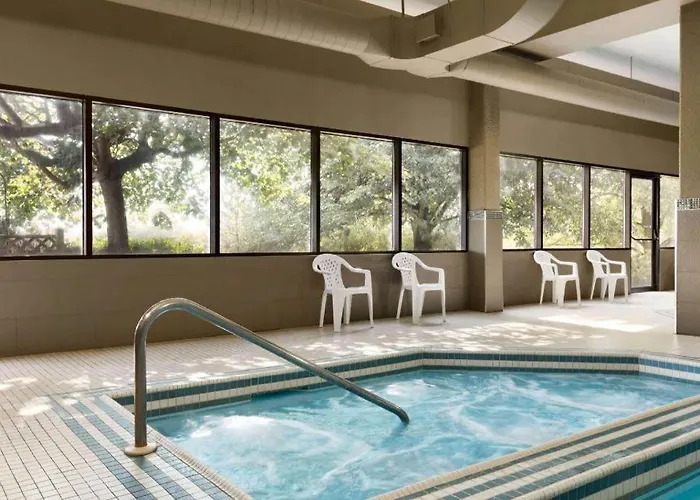 Travelodge By Wyndham Toronto East