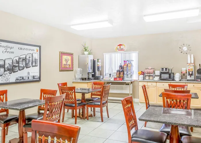 Super 8 By Wyndham Grants Pass Motel