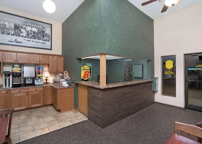 Super 8 By Wyndham Willmar Hotel