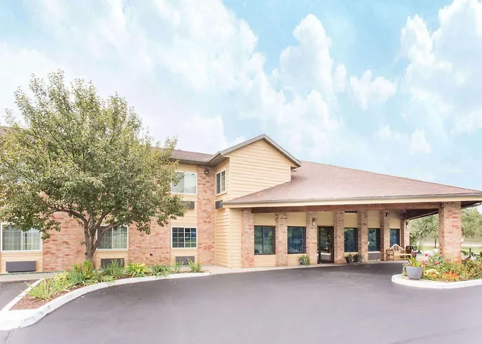Baymont By Wyndham Muskegon Hotel