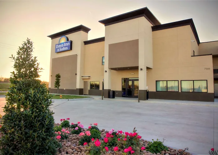 Days Inn & Suites By Wyndham Port Arthur