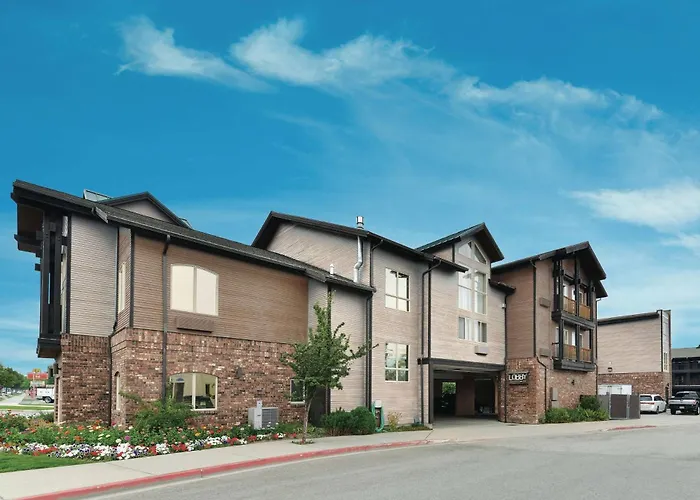 Sandpoint Hotel & Suites Downtown
