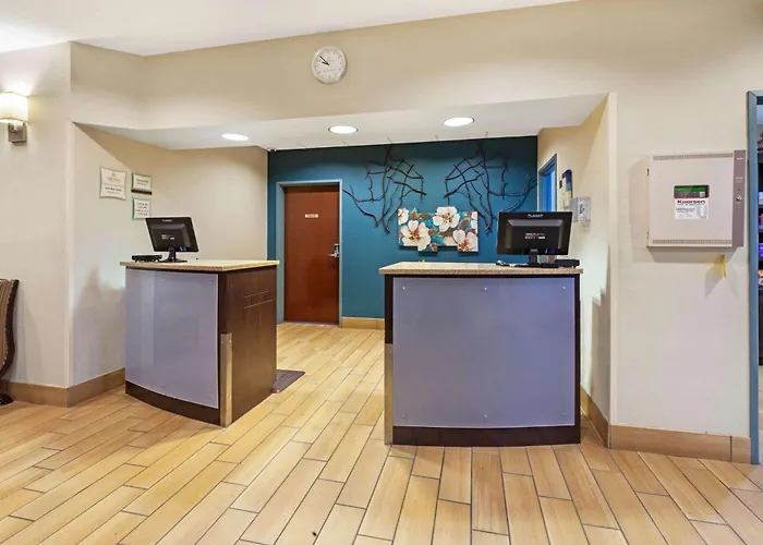 La Quinta By Wyndham South Bend Hotel