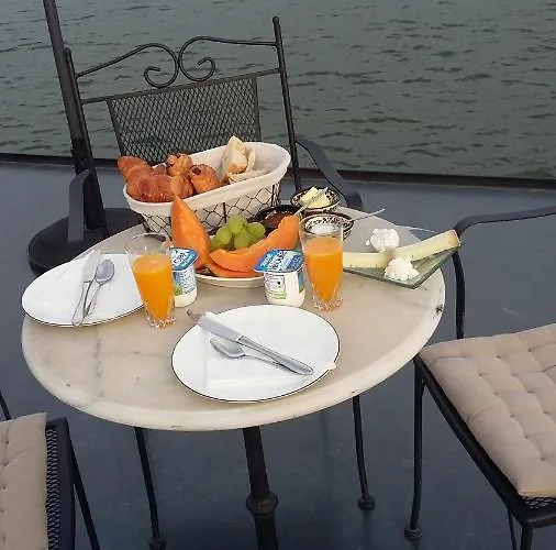 Bed and Breakfast Péniche Chopine à Beaucaire 