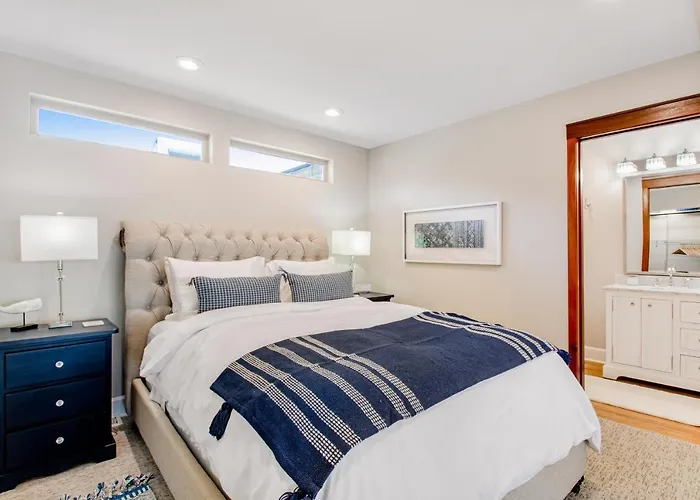 Port Angeles Water View Loft Hotel