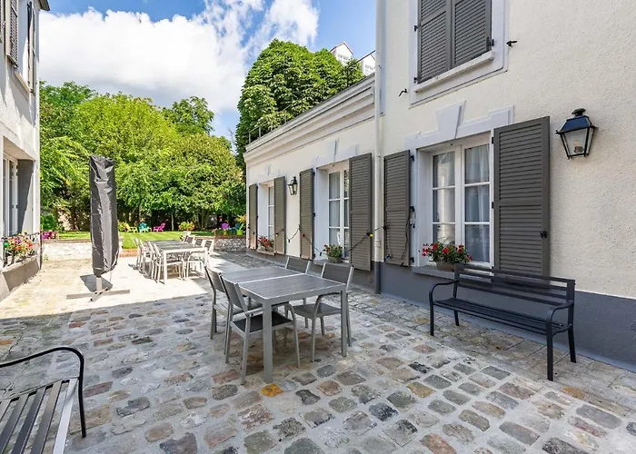 La Maison De L 'Arbre Sec