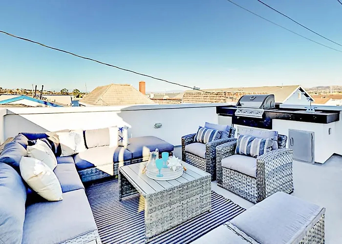 Luxe Balboa Peninsula Condo W Gourmet Kitchen And Epic Rooftop Deck