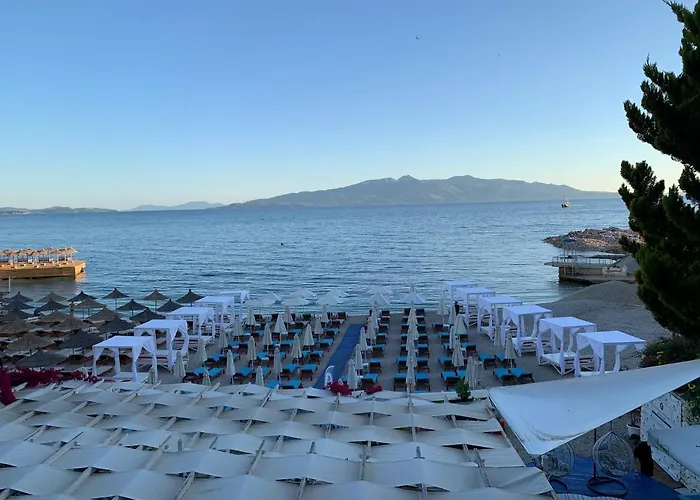 Cocktail & Dreams - Beach Hotel