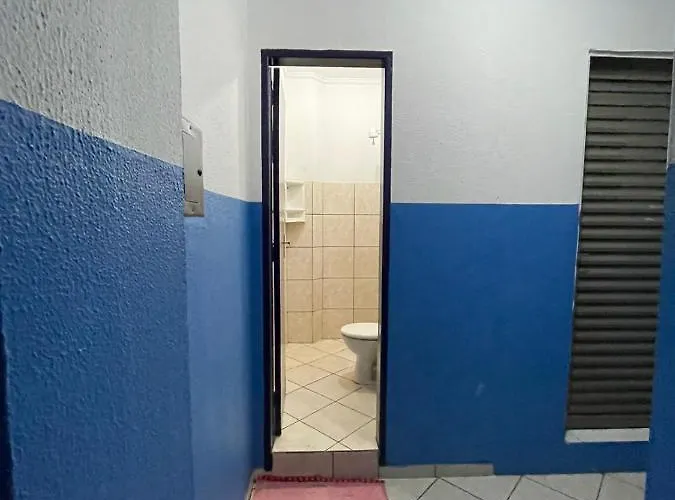 Portaria e circulação de hóspedes só até 23 horas - Reabre às 5 horas - Compartilhado Tompell Hostel Ponta Porã