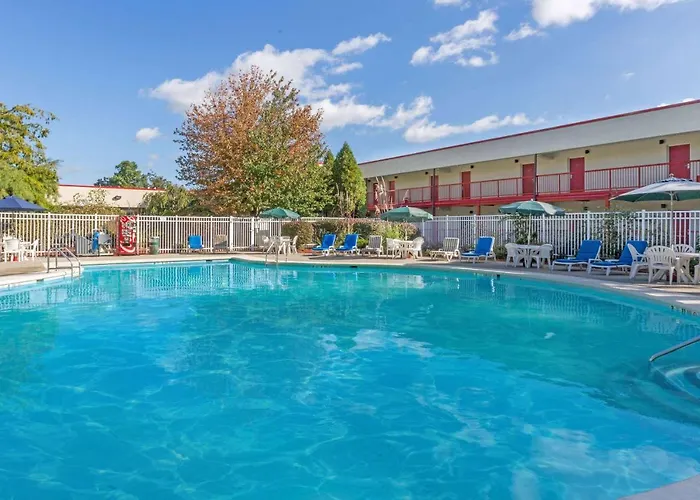 Ramada By Wyndham Yonkers Hotel