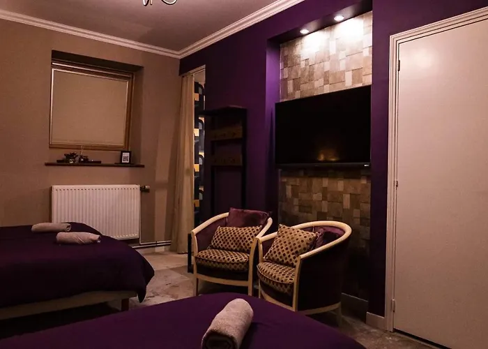 A La Villa Perroy Les Chambres Sont Spacieuses Et Les Petit-Dejeuners Offerts Dunkirk