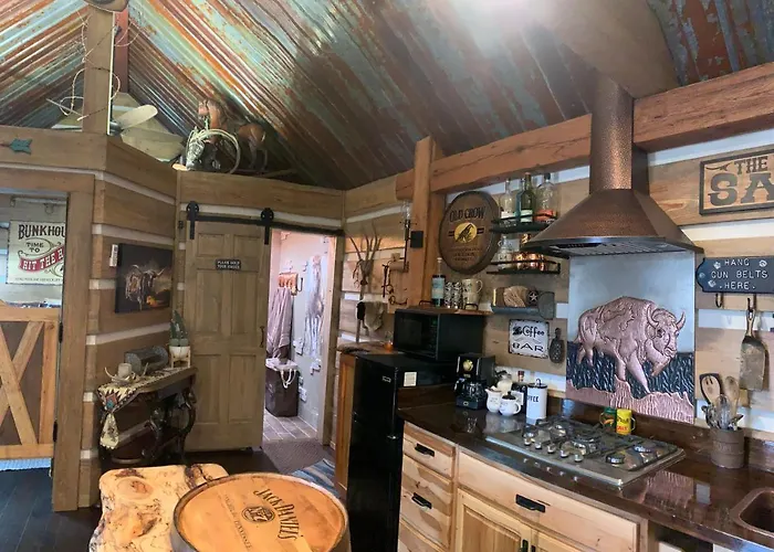 Fox Pass Cabins Bed & Breakfast Hot Springs