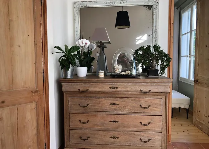 Maison M, chambre privée accès jardin piscine et jacuzzi près de La Rochelle