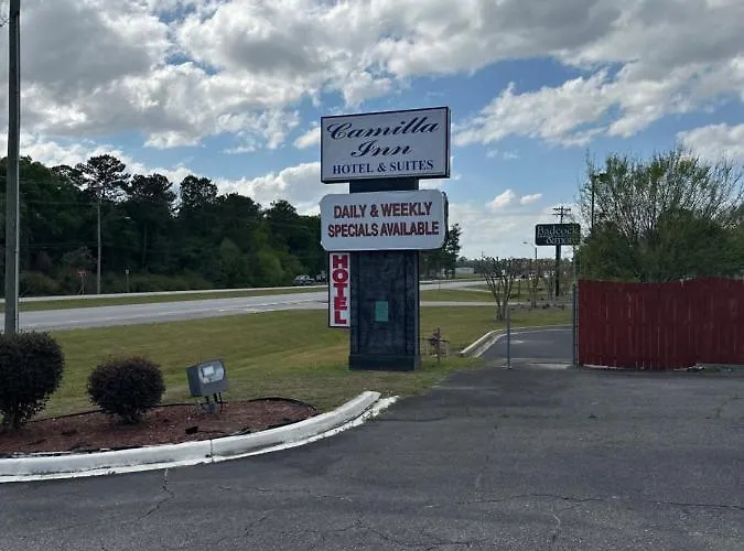 Camilla Inn & Suites