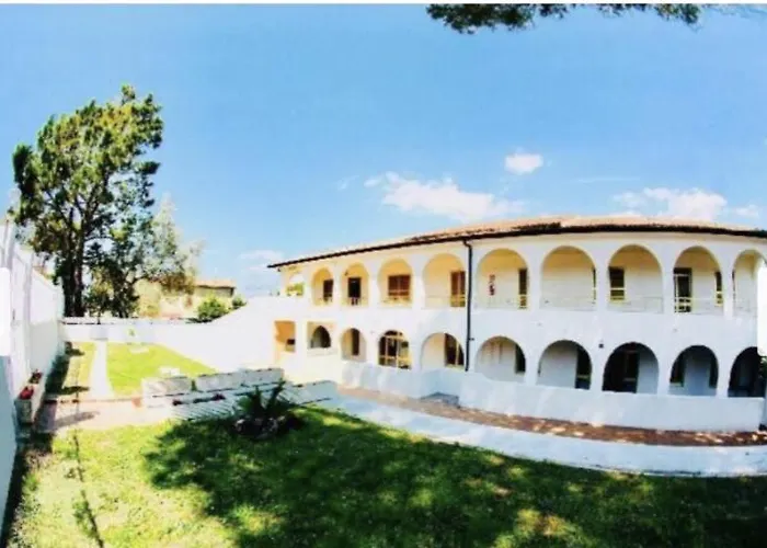 La Pergola Bed and Breakfast Baia Domizia