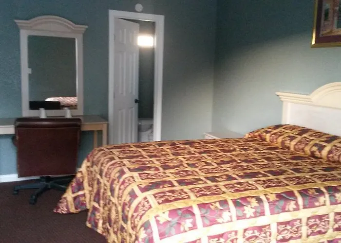 Deluxe Inn Pomona