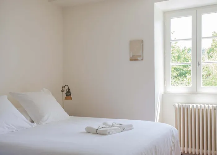 Maison Gamboia, 5 chambres d'hôtes de charme et résidence d'artistes, au calme, vaste jardin fruitier Hasparren