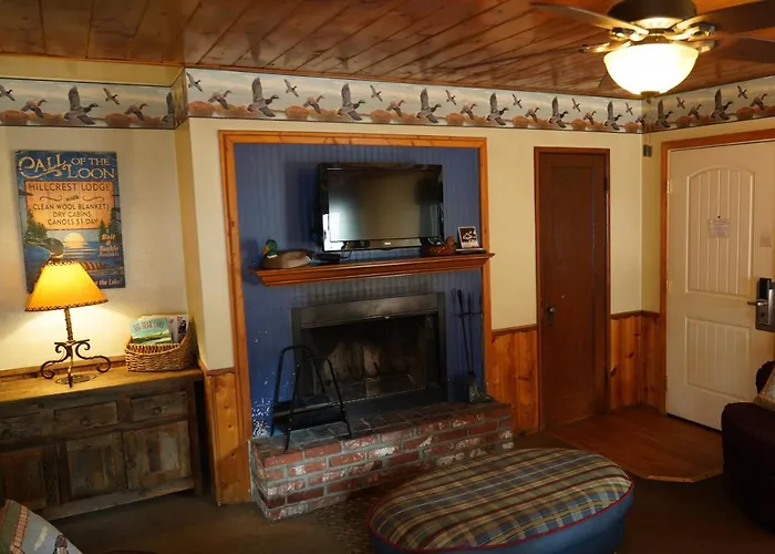 Hillcrest Suites & Cabins