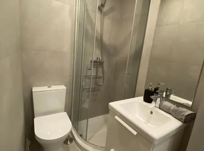 Carcavelos Beach Shared Serviced Apartment 11 Oeiras