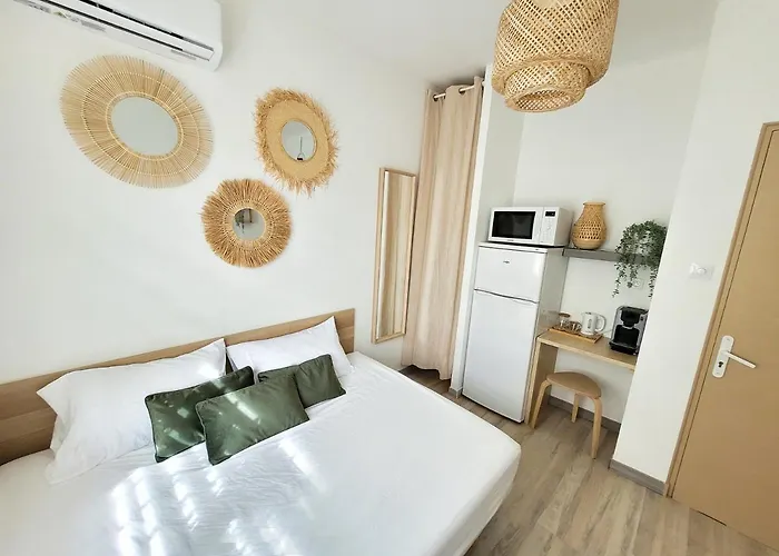 Chambre climatisée lit double dans villa - Proche Centre Tramway