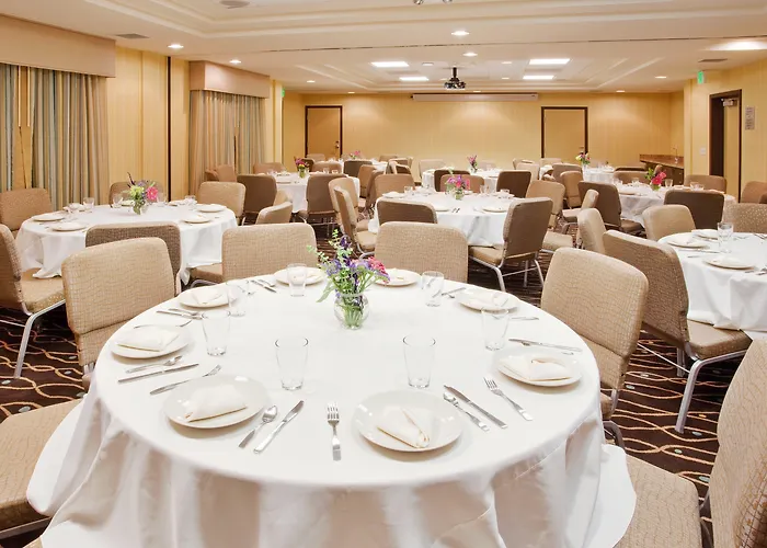 Holiday Inn Express & Suites Salinas By Ihg
