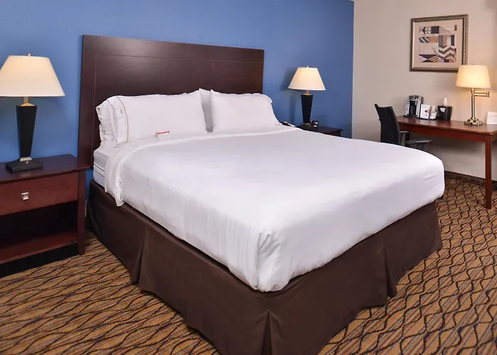 Holiday Inn Express & Suites Central Omaha By Ihg