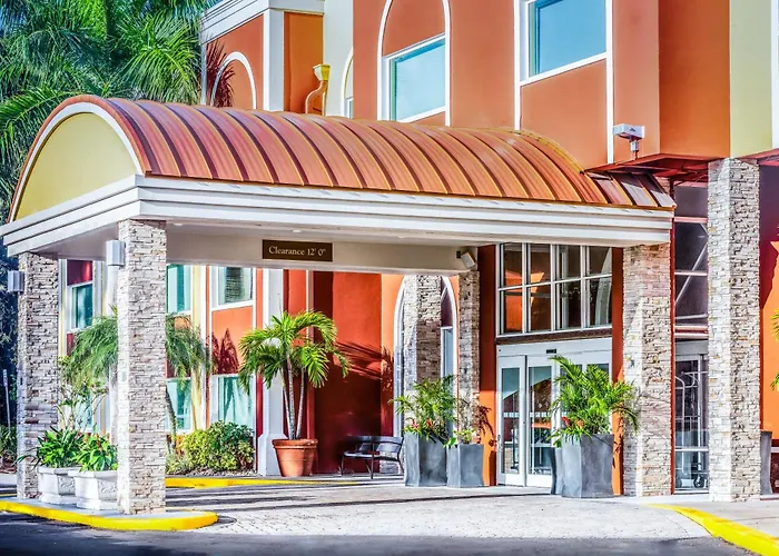 Holiday Inn Express Hotel & Suites Bradenton West By Ihg