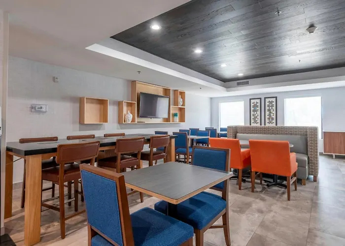 Holiday Inn Express Hotel & Suites Petersburg/Dinwiddie By Ihg