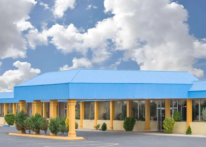 Days Inn & Suites By Wyndham Clovis
