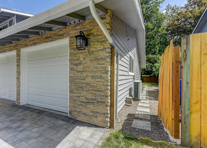 Private Deluxe Suite! *Location*: Ms, Lakes, Shops Bellevue