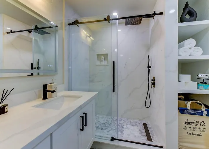 Private Deluxe Suite! *Location*: Ms, Lakes, Shops Bellevue