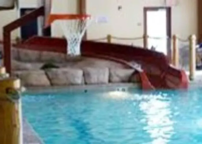 Golf 27 Holes Family Solo Eco Resort Wisconsin Dells 10 Minutes Ski & Tubing 2 Bedroom Suites Full Kitchen Living Room Patio