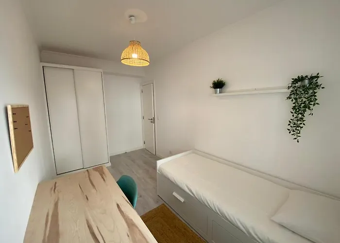 Carcavelos Beach & Nova Sbe Shared Serviced Apartment 3