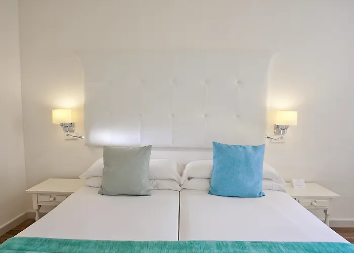 Fergus Style Cala Blanca Suites Santa Ponça