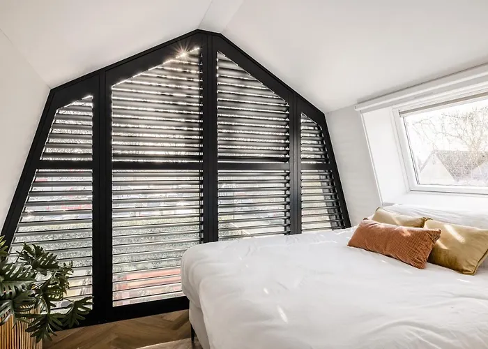 Hotels in Broek in Waterland