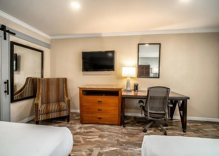 The Buena Park Hotel & Suites