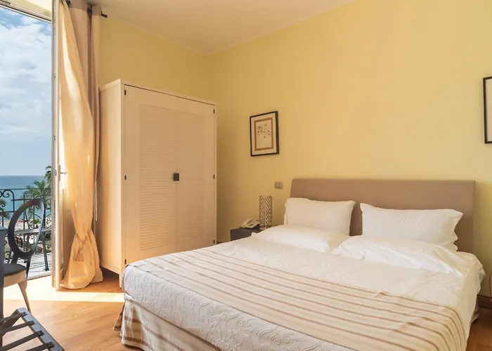 Hotel De La Plage Pietra Ligure