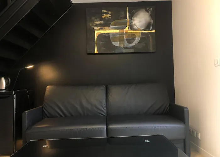 Une Chambre A Neuilly Guest House