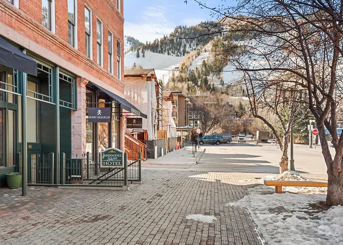 Independence Square 208, Stylish Luxury Suite With Full Kitchen & Living Area Aspen