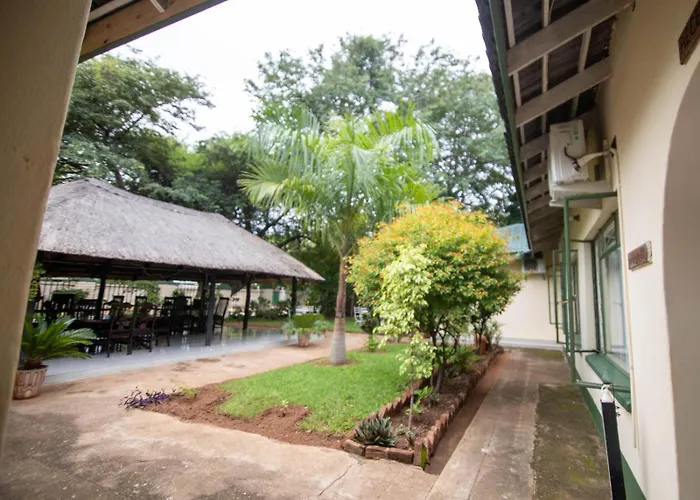 Wild Trekkers Lodge Victoria Falls