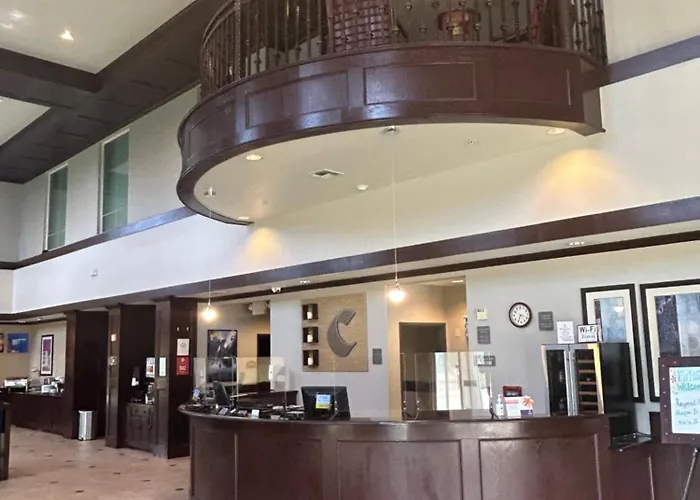 Comfort Suites Palestine